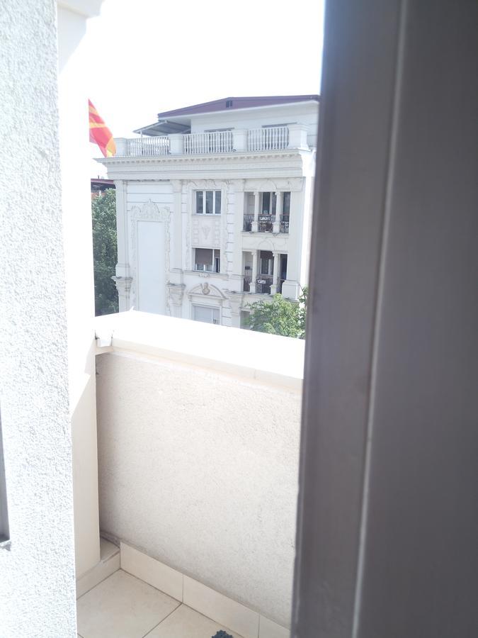 The Most Central Skopje Apartment Esterno foto