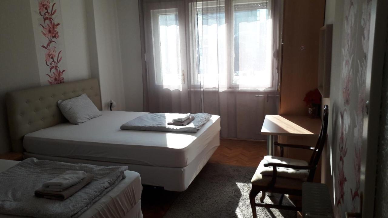 The Most Central Skopje Apartment Esterno foto