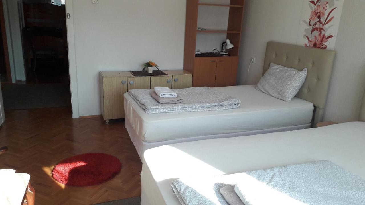 The Most Central Skopje Apartment Esterno foto