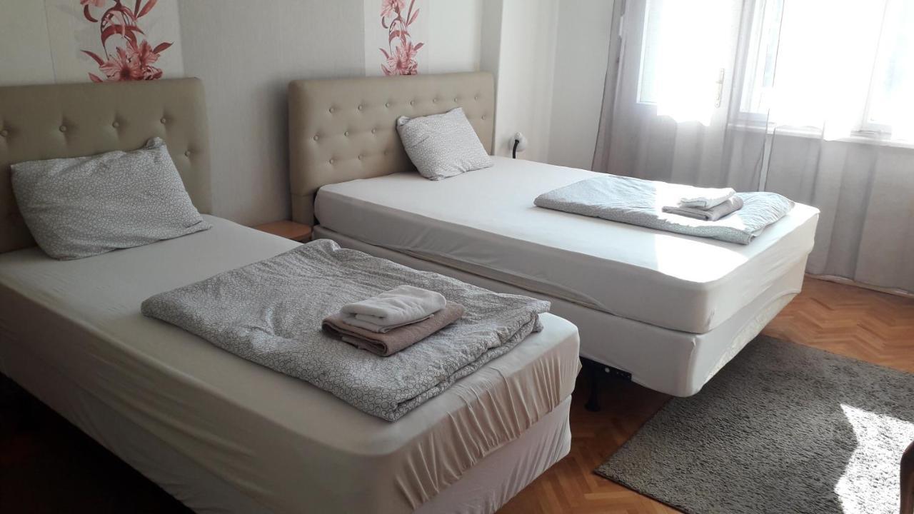 The Most Central Skopje Apartment Esterno foto