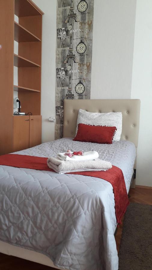 The Most Central Skopje Apartment Esterno foto